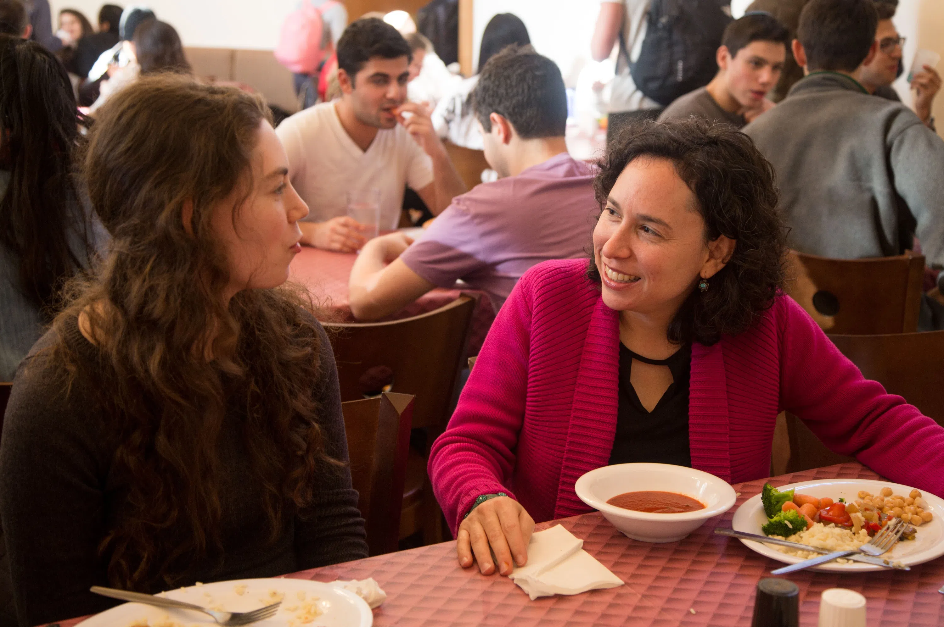 Rabbi Julie Roth and student eating in the dining hall