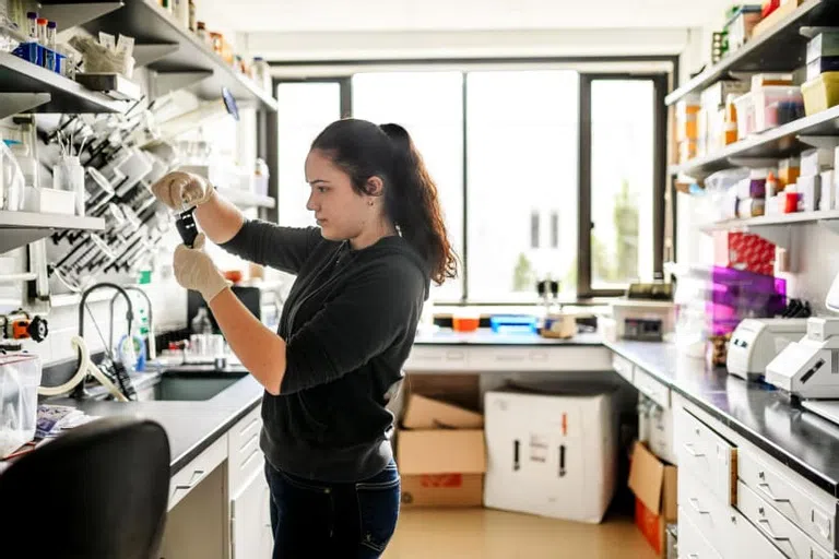 Student in a lab in Boyer Hall