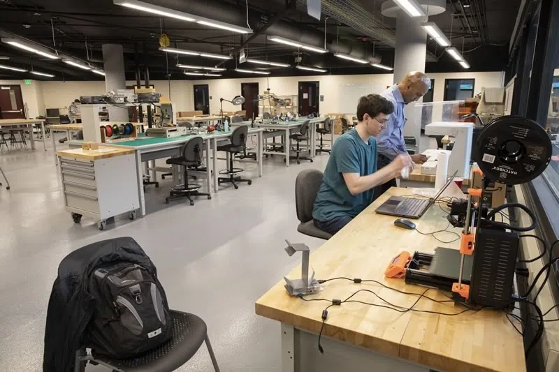 Students at workstations in the engineering lab