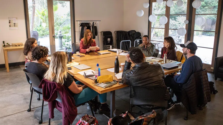 Associate Professor Jasmin Darznik leads a roundtable discussion with her class.