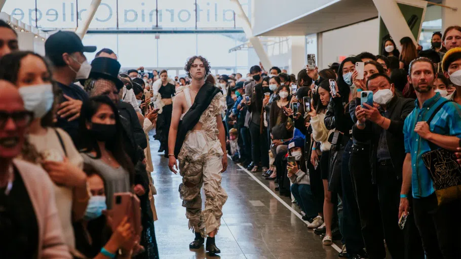 A packed crowd watches a look by Hanjuan Kristen Sun on the Nave runway.