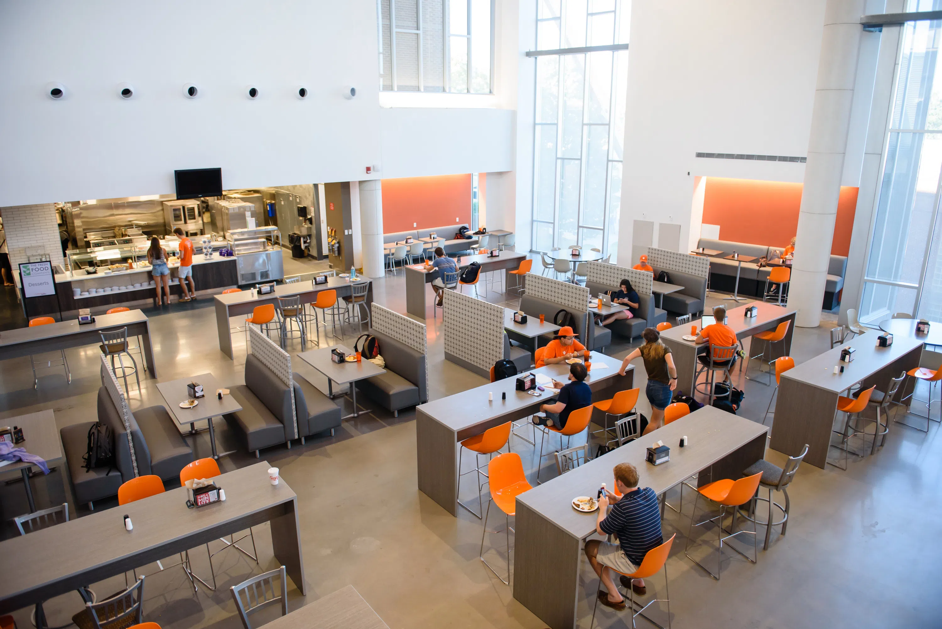 Students eat lunch in the Fresh Food Company dining hall.