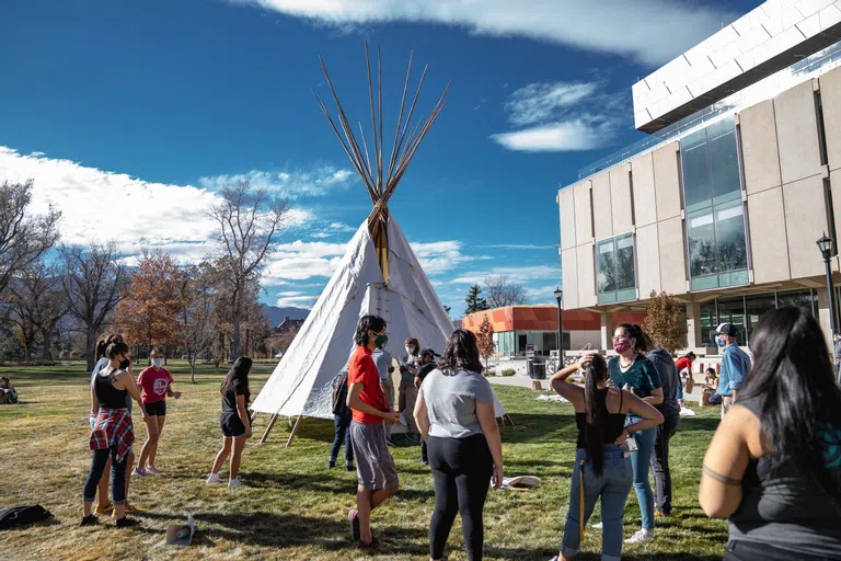 NASU and college staff install tipi on Tava Quad