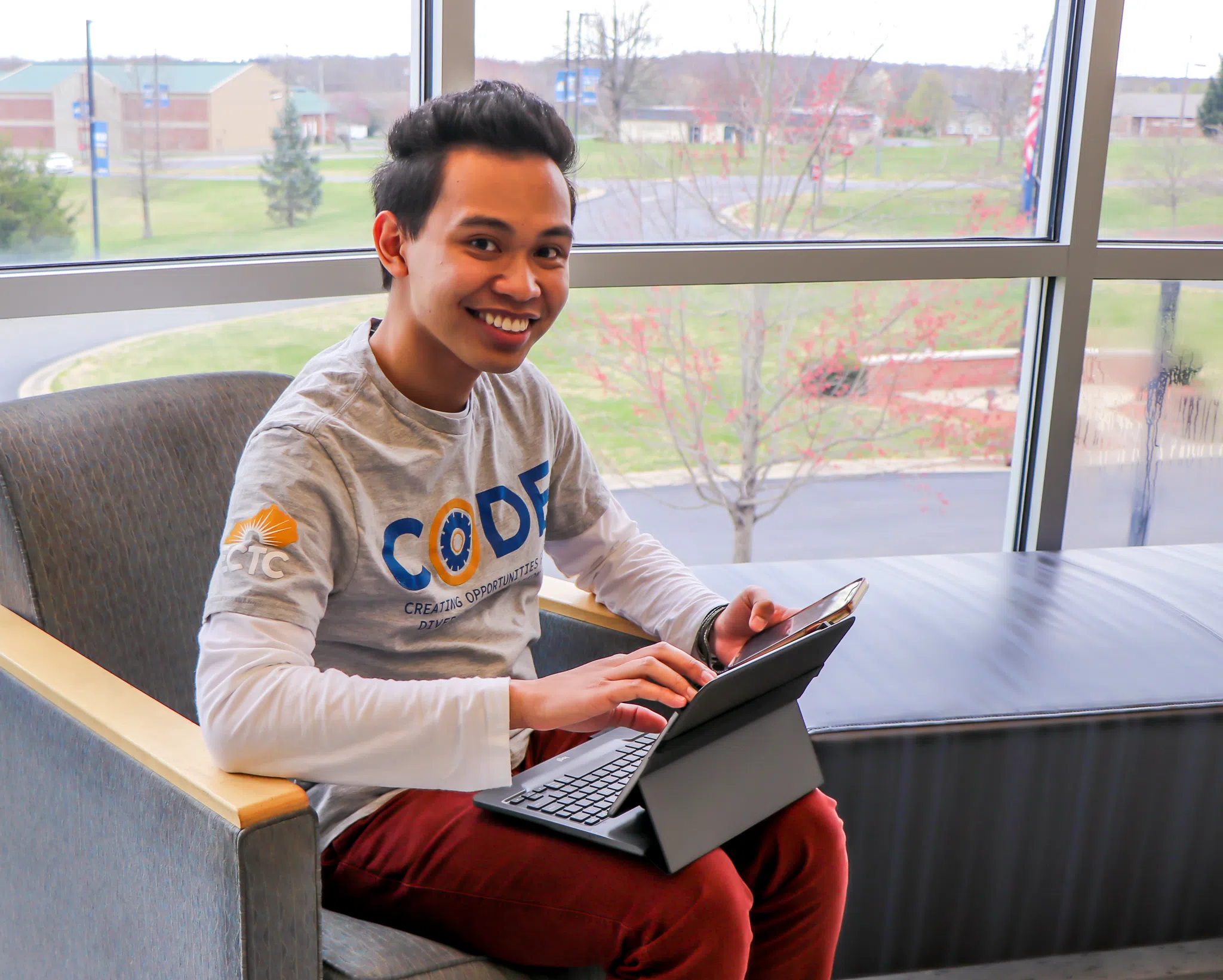 ECTC Student enjoys campus lounge space.