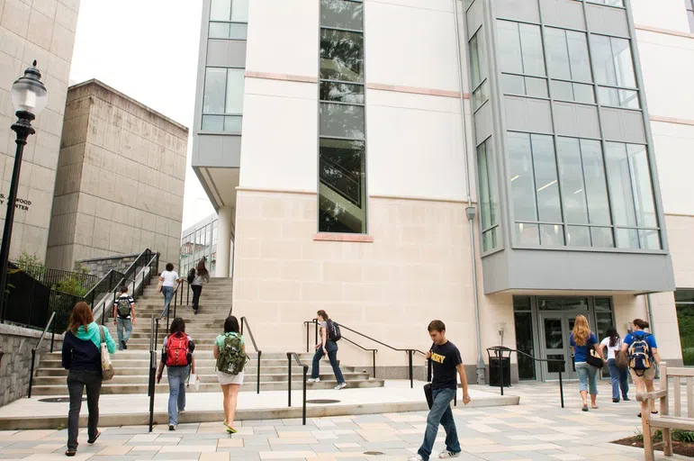 Psychology and Interdisciplinary Sciences Building (PAIS)