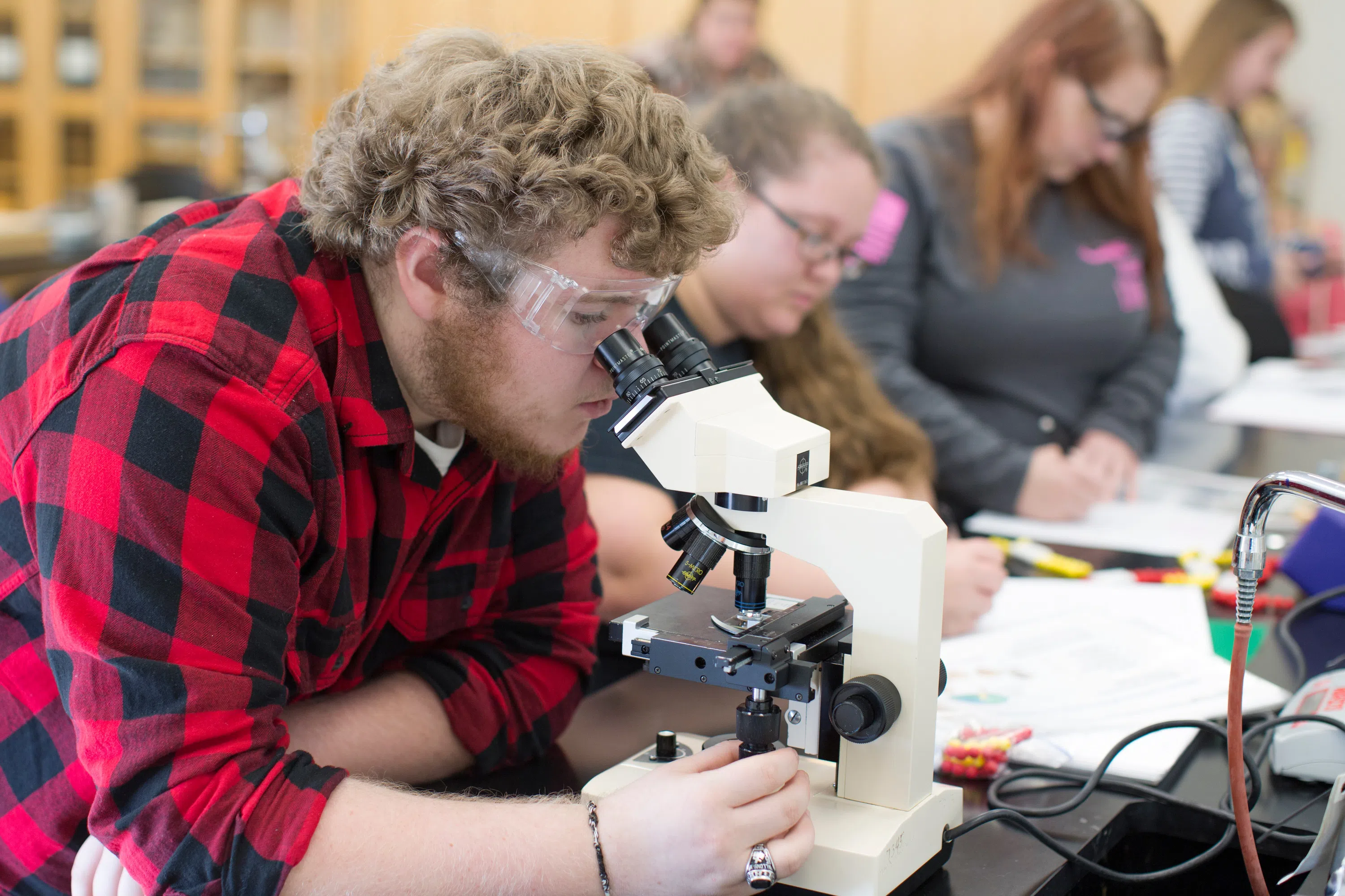 Student uses a microscope