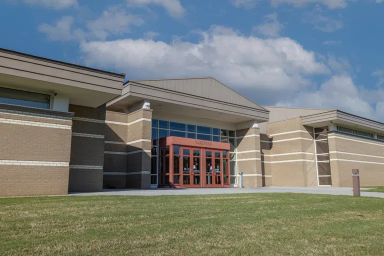 Exterior of Lakeview Building on the Floyd campus