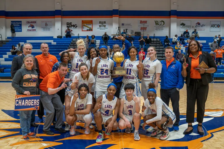 Women's Basketball team and coaches poses with award