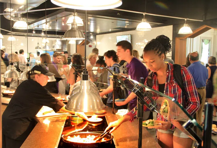 Students select food from a buffet