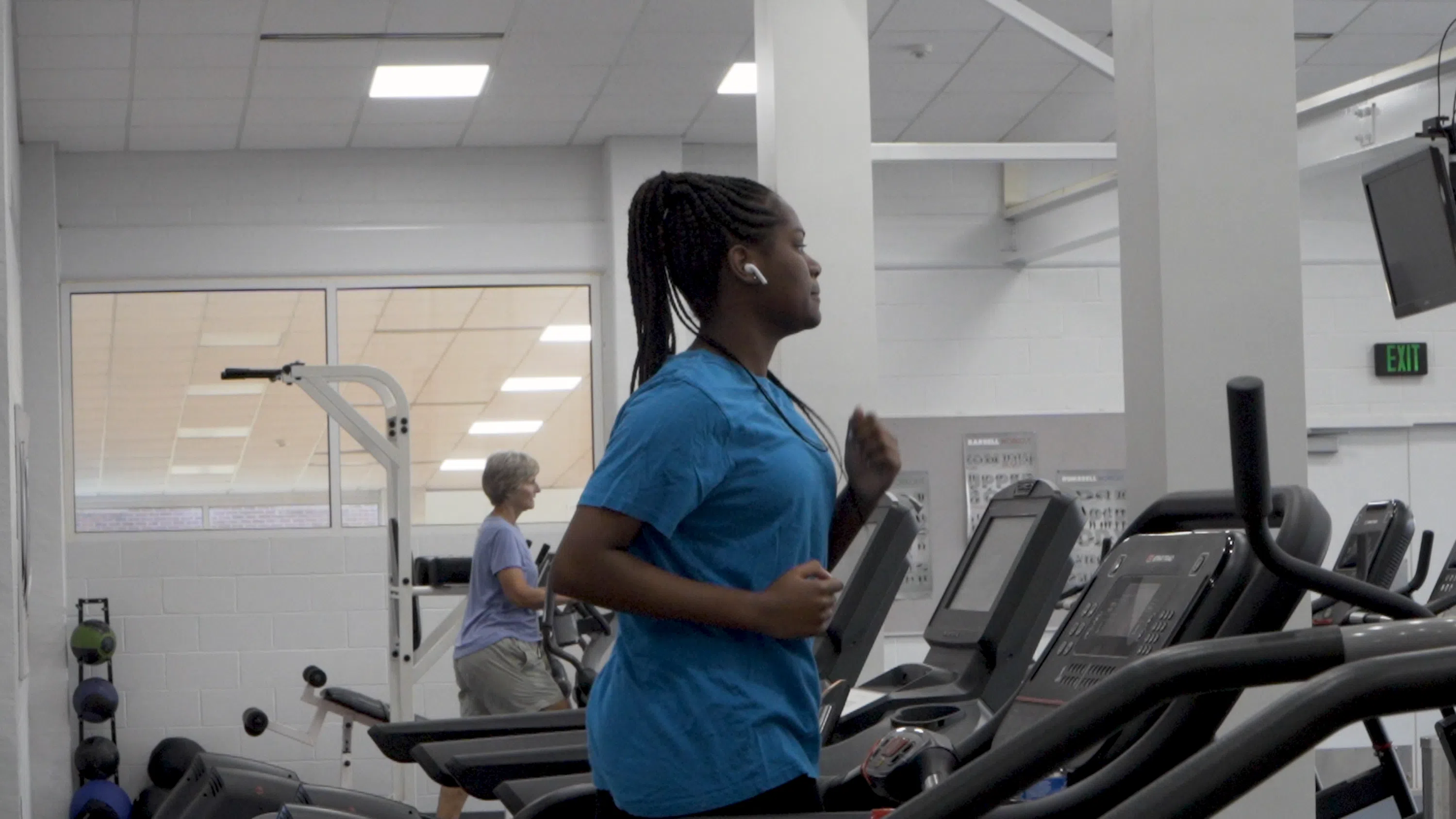 Student uses treadmill in the RWC.