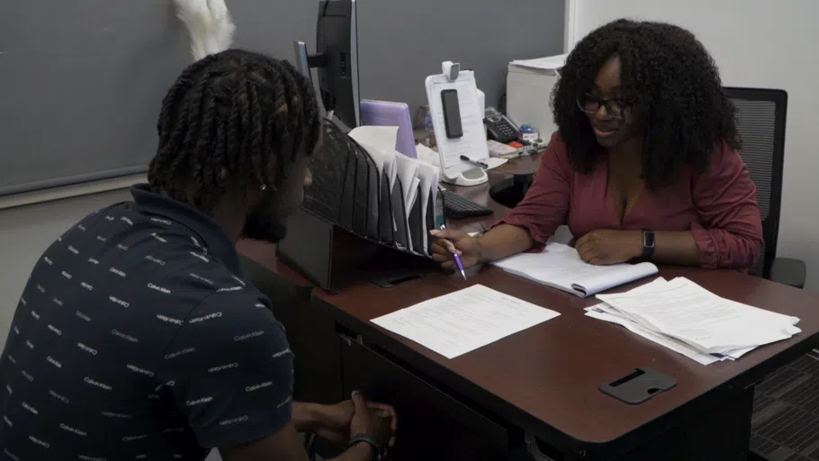 Student seeks one-on-one advisement.