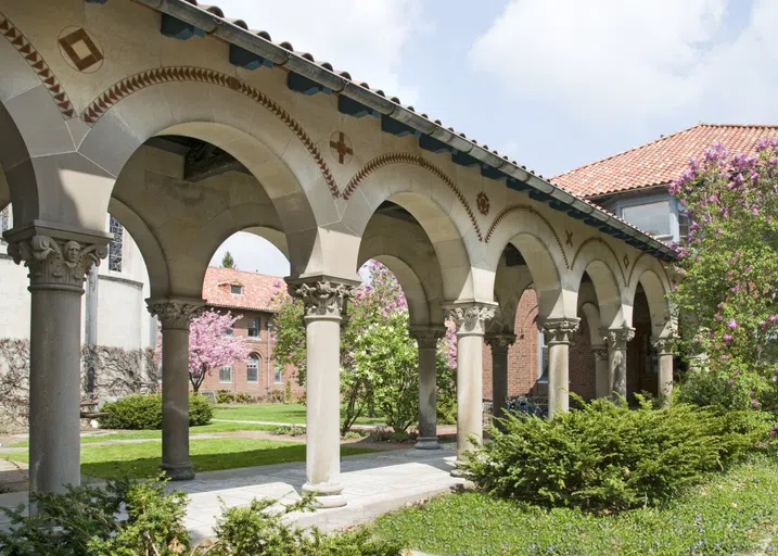 Decorated sandstone arches are a feature of Bosworth hall, right next to Asia House. 