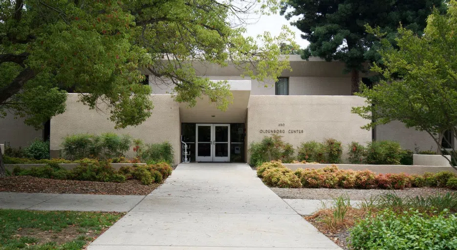 Front view of Oldenborg with trees