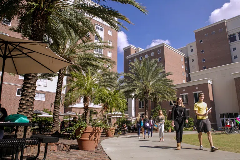 Students walking in Vaughn Courtyard