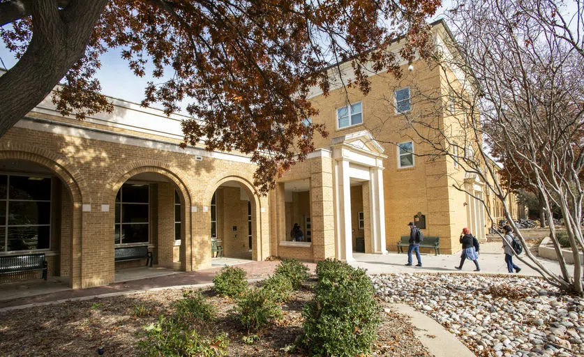 A picture of the exterior of Bruce Hall with students walking in. 