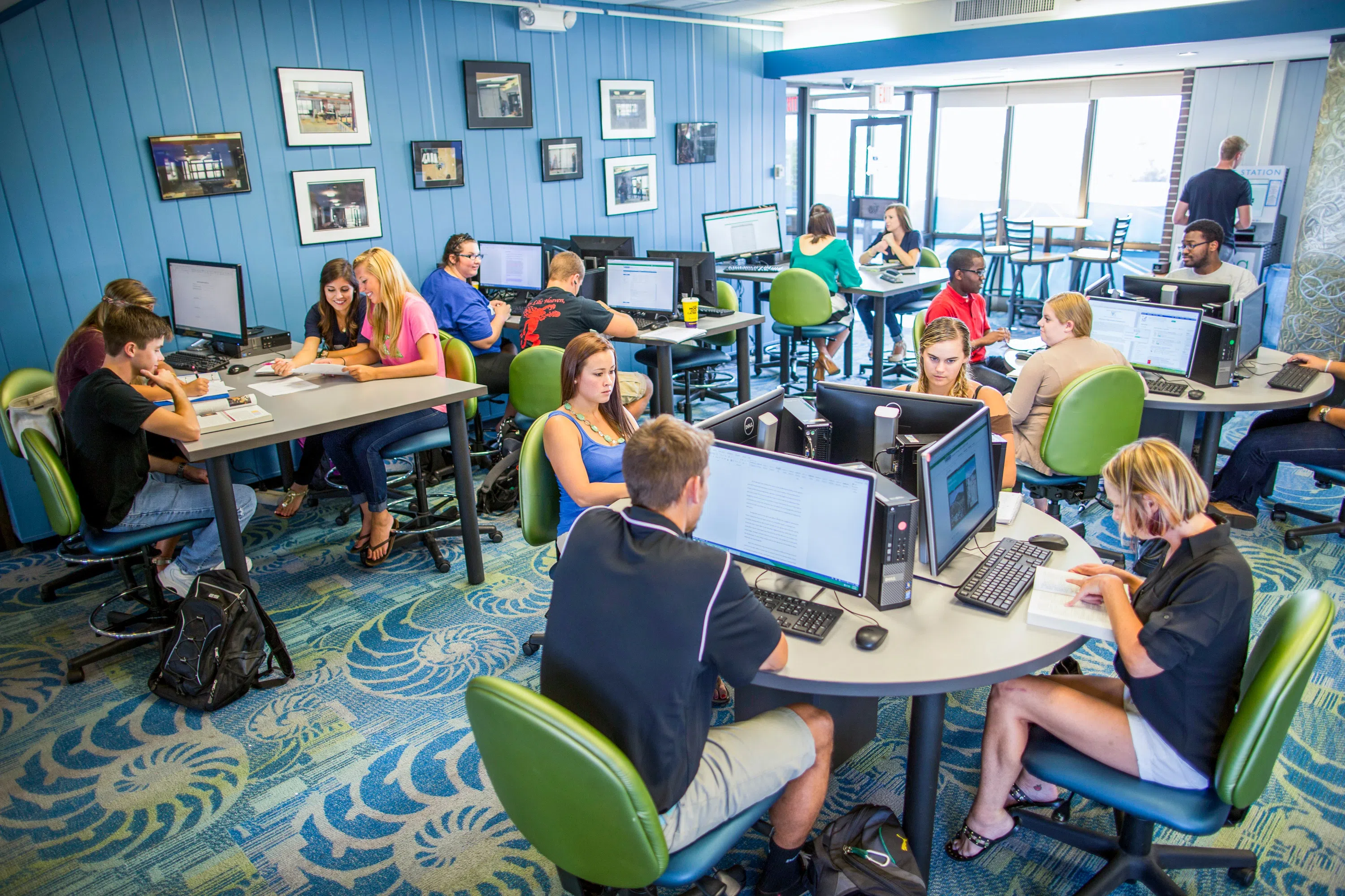 Students in the Pace Library Sky Lab.