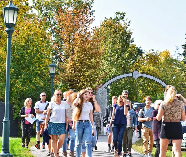 Group of people on a tour of the University of Vermont.