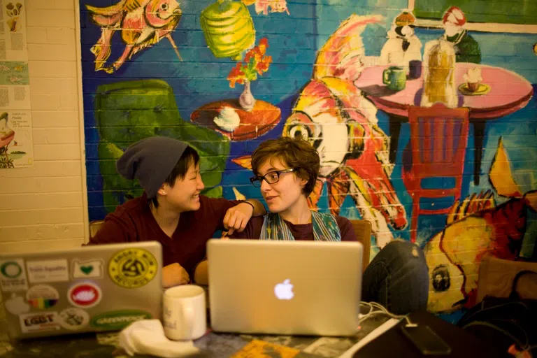 Wellesley students studying in El Table