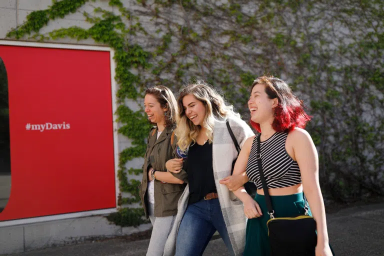 Wellesley students outside the Davis Museum