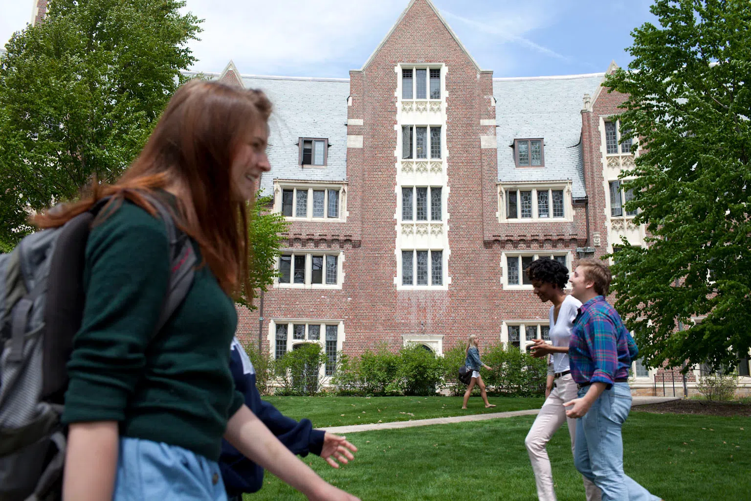 Students walking through Stone-Davis quad