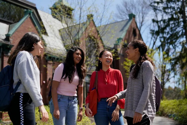 Wellesley students outside of Billings